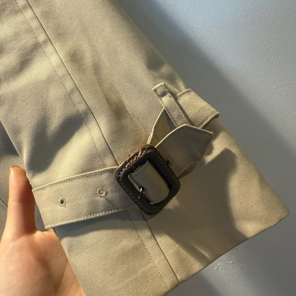 Burberry Tan Trench Coat. It's perfect. Too small for me. Marked M. Is really S. - Picture 5 of 7